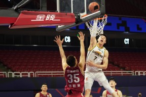 辽宁男篮CBA战胜江苏男篮张镇麟暴扣点燃全场