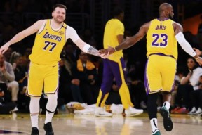 九游游戏中心_独行侠NBA击败犹他爵士东契奇三双表现(独行侠nba击败犹他爵士东契奇三双表现怎么样)