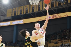 九游互动体验_广东宏远CBA击败辽宁男篮，周琦内线优势明显(广东宏远cba击败辽宁男篮,周琦内线优势明显吗)