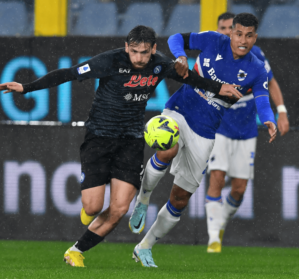 那不勒斯意甲击败乌迪内斯奥斯梅恩头球得分的简单介绍