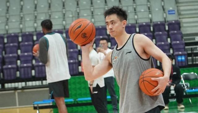 辽宁男篮CBA战胜广东宏远张镇麟暴扣得分的简单介绍