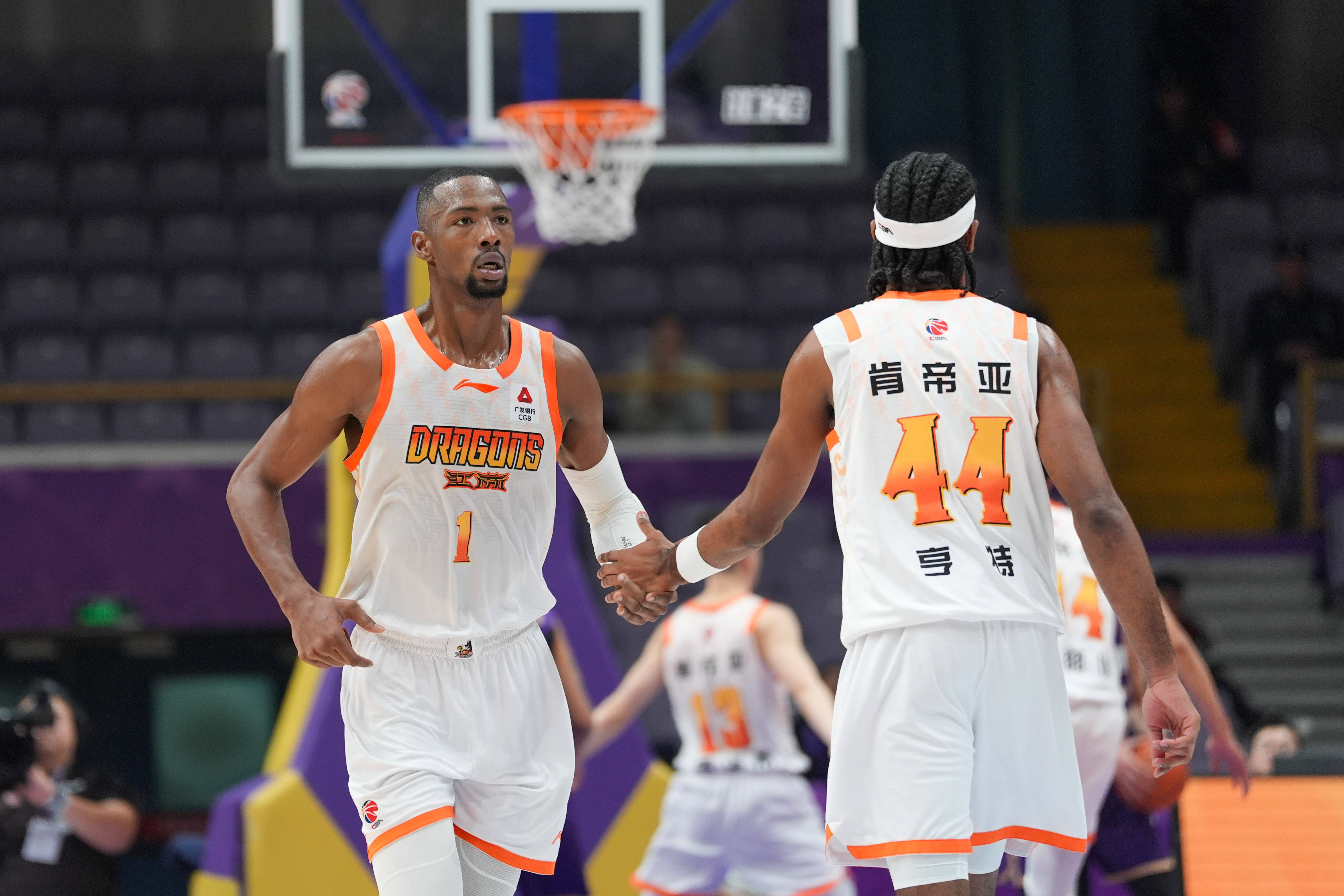 北京控股击败江苏肯帝亚,CBA竞争持续升温(cba江苏肯帝亚总经理徐嘉妮) 北京控股击败江苏肯帝亚,CBA竞争持续升温(cba江苏肯帝亚总经理徐嘉妮)