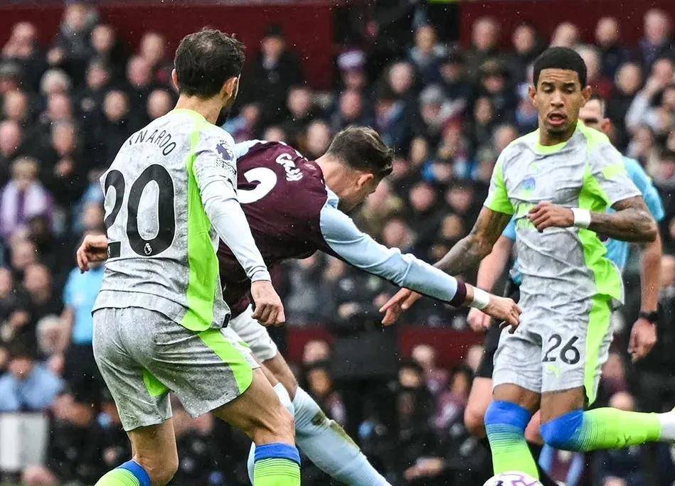 欧预赛：球队后防线漏洞频现遭遇进球潮(欧预赛比赛)