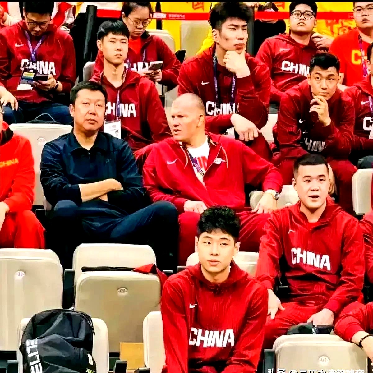 攻守两端发力，球队全面压制对手(攻守两端发力,球队全面压制对手是谁)