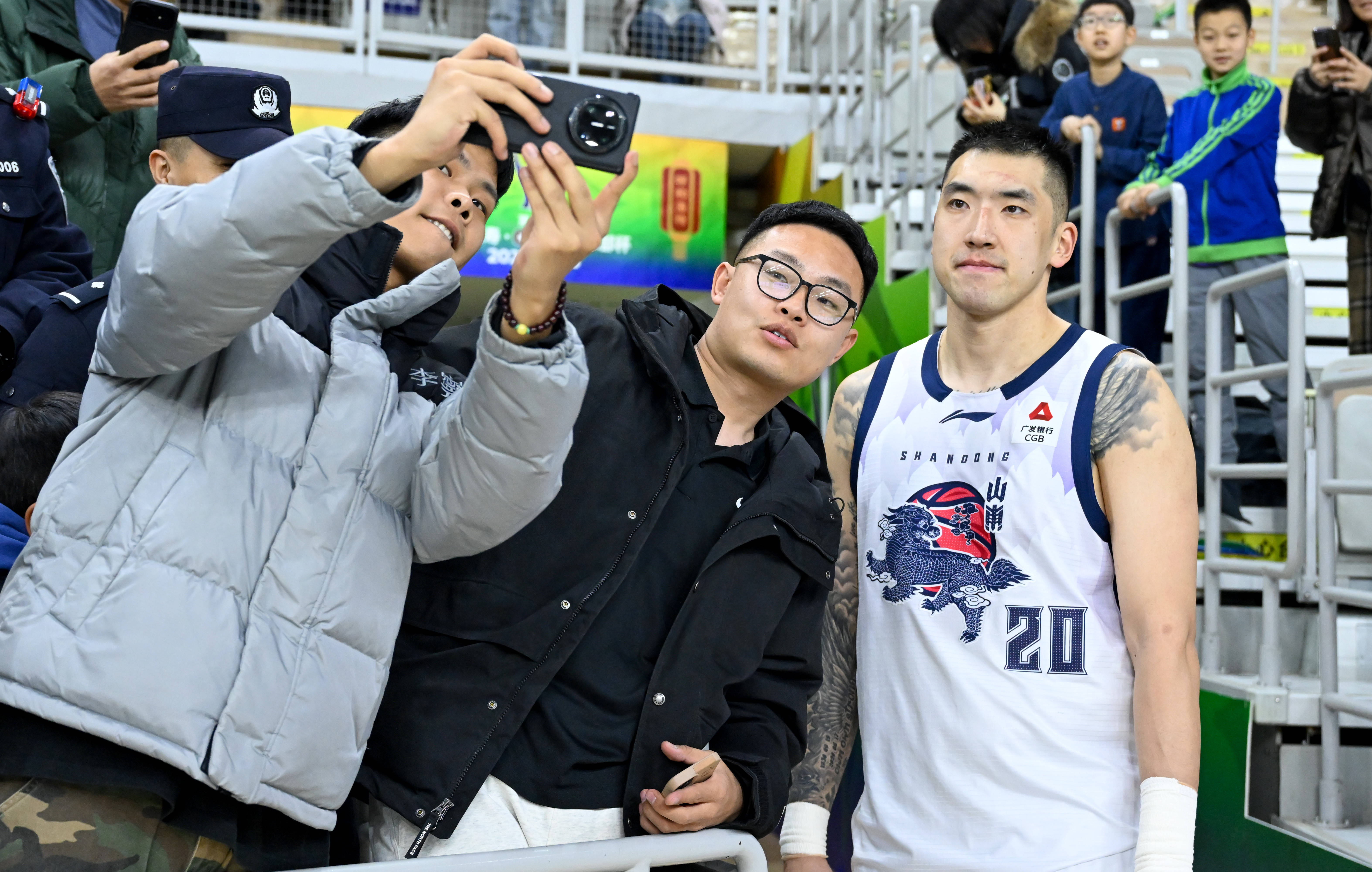 浙江稠州金租CBA战胜广州龙狮，吴前外线命中的简单介绍