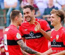 包含拜仁慕尼黑德甲击败霍芬海姆凯恩梅开二度的词条